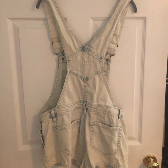 Bullhead Light Wash Denim Overall Shorts size medium - Picture 10 of 14